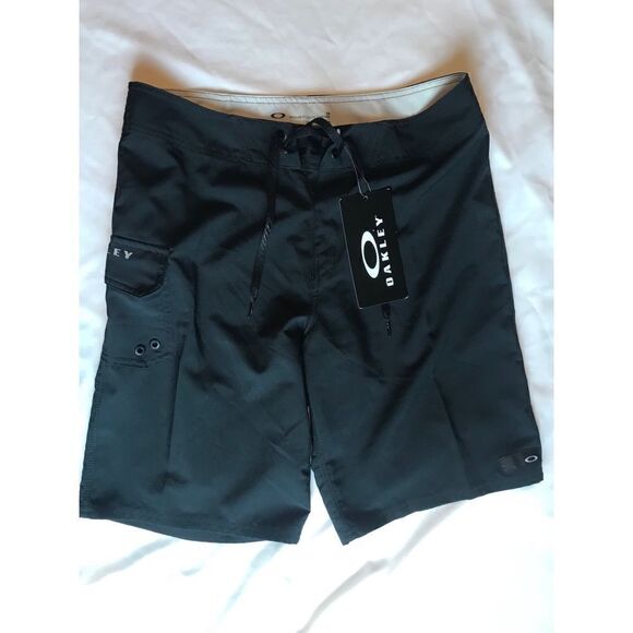 Men’s black Oakley shorts - Picture 5 of 6